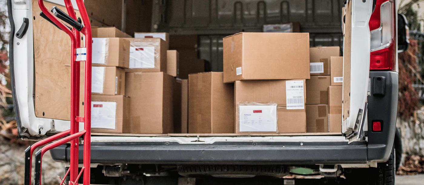 Evaluating delivery logistics and courier service options
