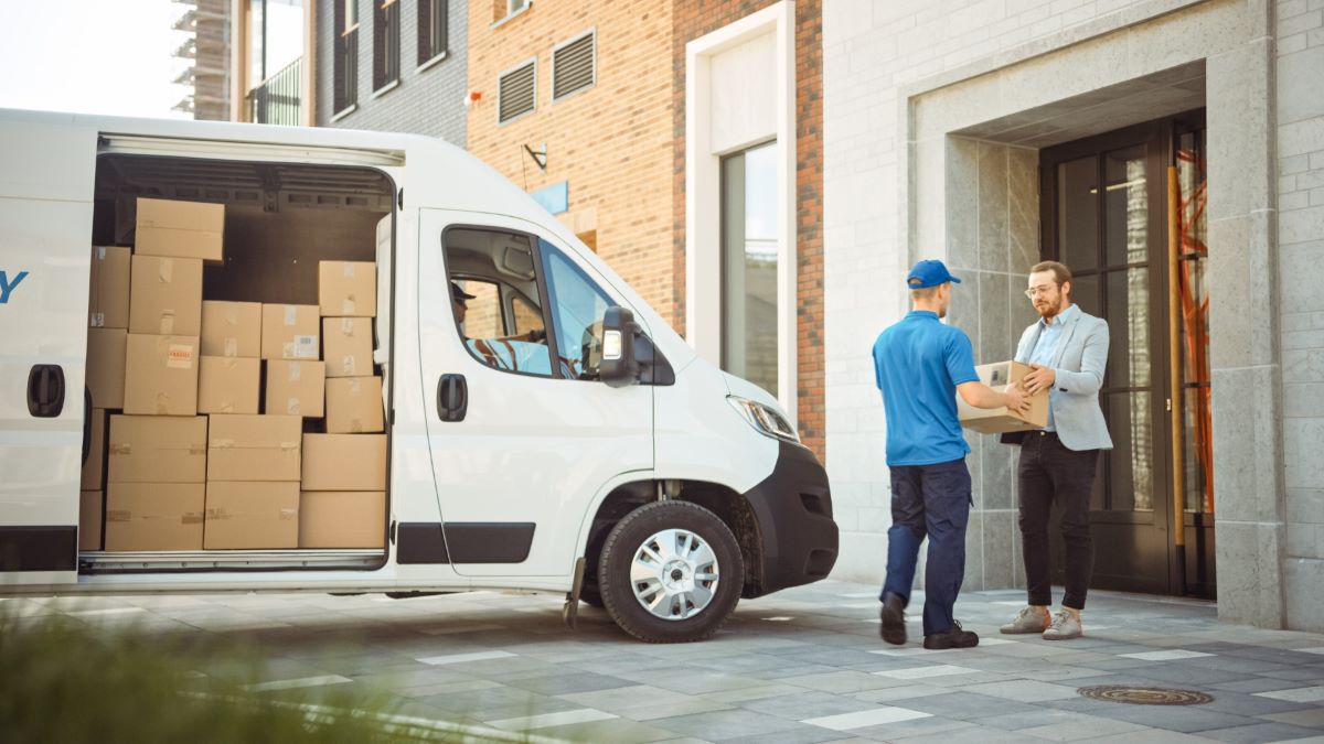 Last-mile delivery courier delivering a package to a business customer.